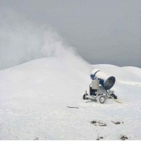 智能高效率的造雪机展现了高科技水平